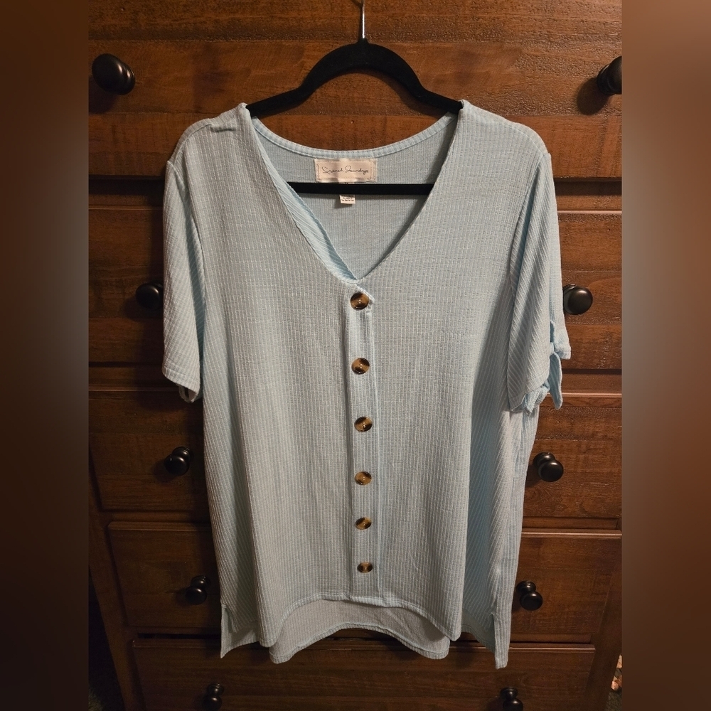 French Laundry Lt Blue V-neck Top With Ties On Sleeves.  Size 2X